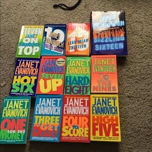 Lot of 12 Janet Evanovich books
